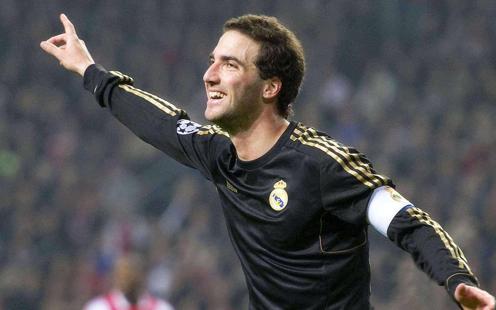 黄黑风暴席卷红龙之地，多特蒙德威尔士制霸记，德甲争冠战的海外焦点